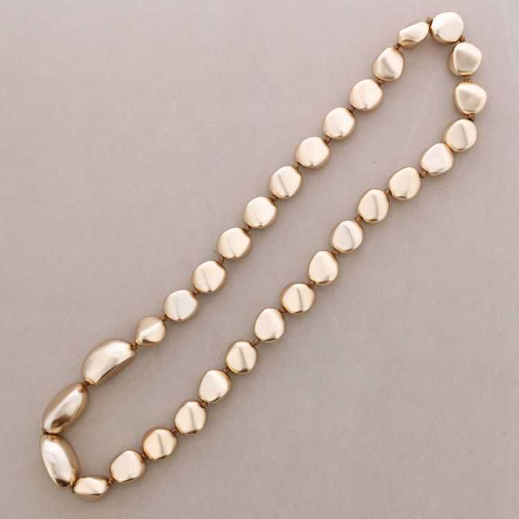 LONG NECKLACE WITH IRREGULAR RESIN BEADS 2