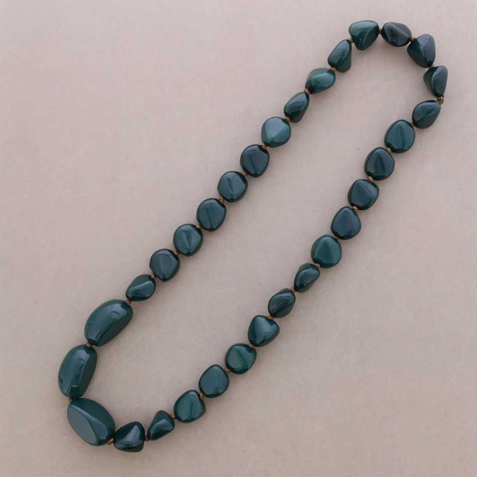COLLAR LARGO CUENTAS IRREGULARES RESINA