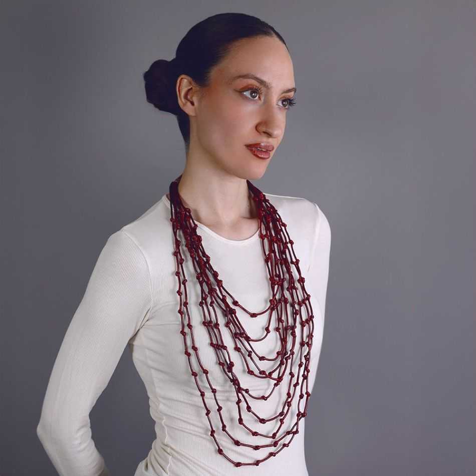 COLLAR LARGO MULTI TIRAS NUDOS CORDÓN