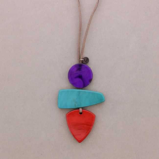 COLLAR LARGO COLGANTE TRIPLE RESINA