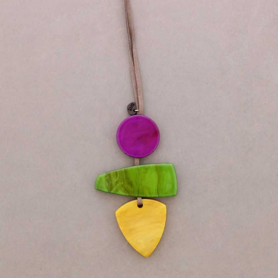 COLLAR LARGO COLGANTE TRIPLE RESINA