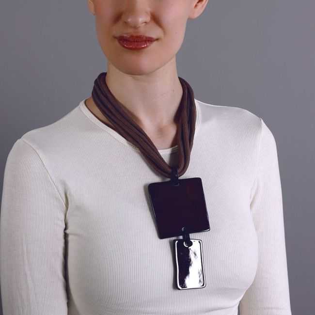DOUBLE SQUARE RESIN PENDANT CHOKER