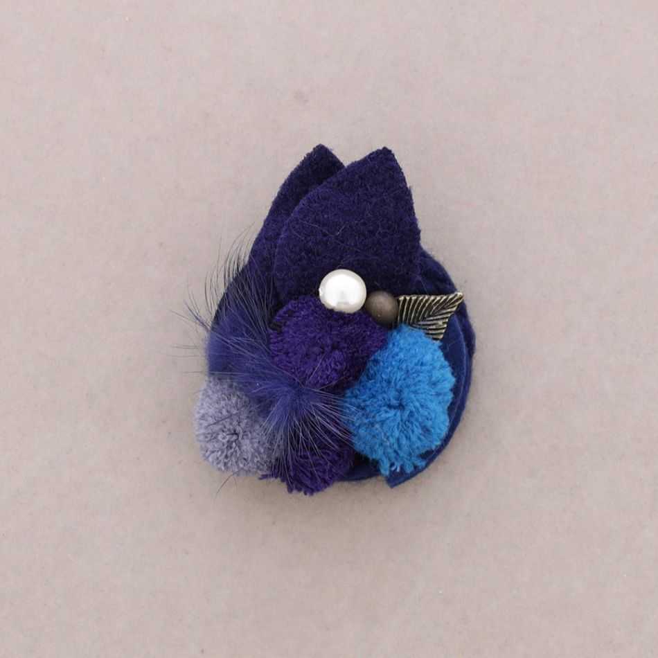 FELT POMPOM BROOCH