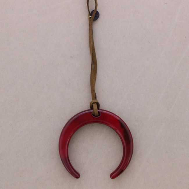 COLLAR LARGO COLGANTE MEDIA LUNA RESINA