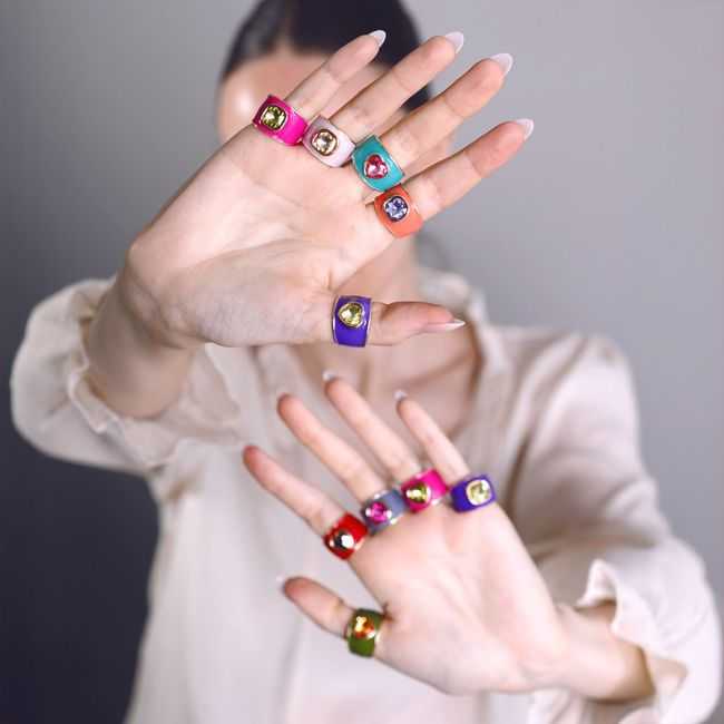 METAL RING ENAMEL CRYSTAL