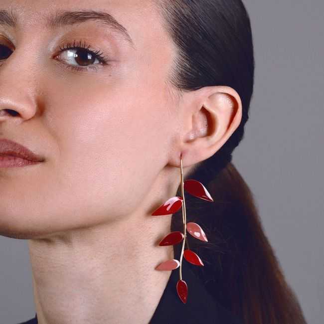 STEEL EARRINGS WITH ENAMEL BRANCH PENDANT