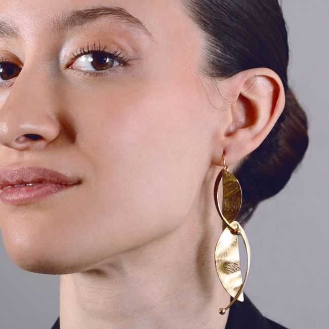 STEEL LEAF PENDANT EARRINGS