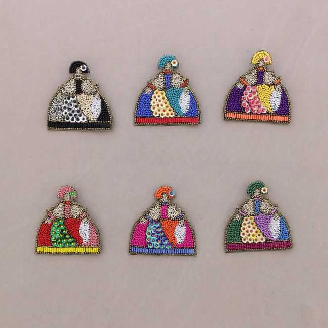 BROCHE MENINA ABALORIOS LENTEJUELAS