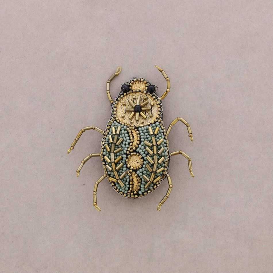 BROCHE INSECTO BORDADO ABALORIOS