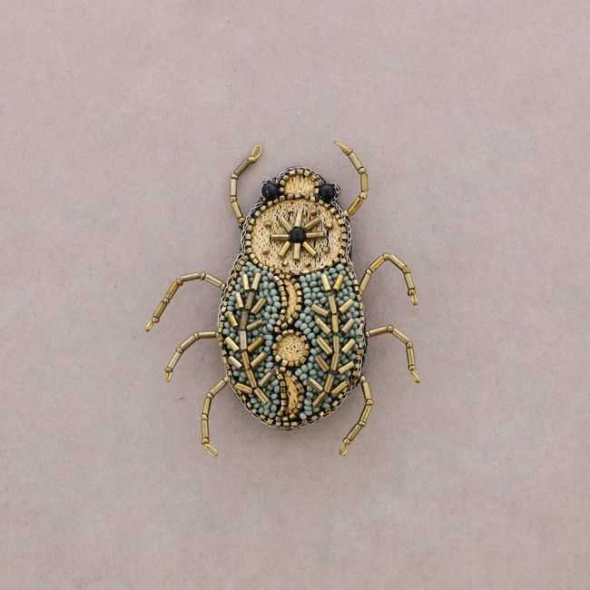 BROCHE INSECTO BORDADO ABALORIOS
