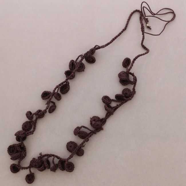 COLLAR LARGO COLGANTES GANCHILLO