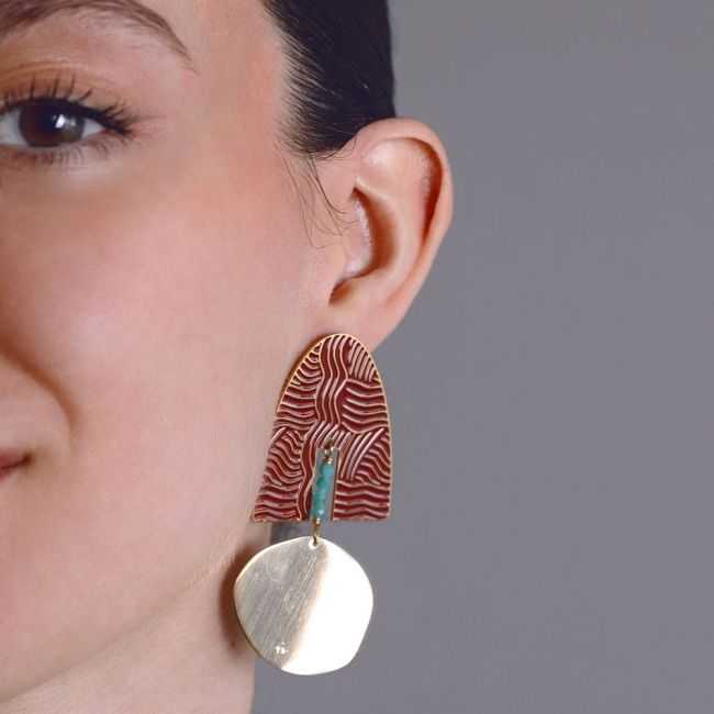 PENDANT STEEL EARRINGS  WITH ENAMEL MEDALLION