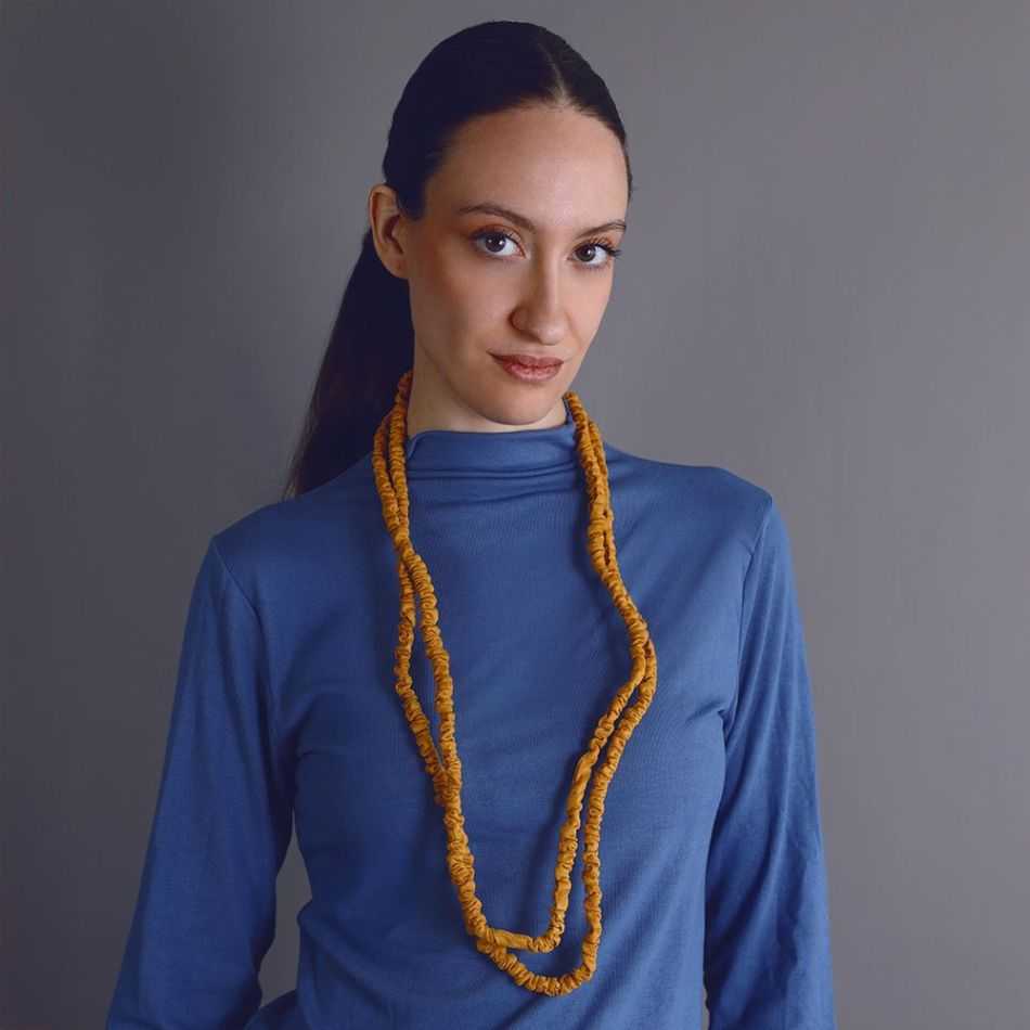 COLLAR LARGO ALAMBRE TELA FORRADA