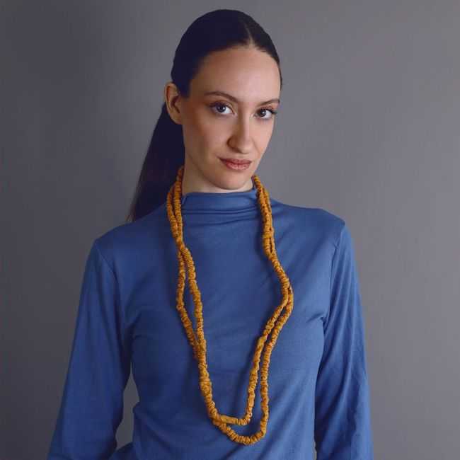 COLLAR LARGO ALAMBRE TELA FORRADA