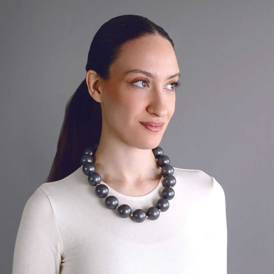SHORT NECKLACE BEADS BALLS METALLIC FINISH