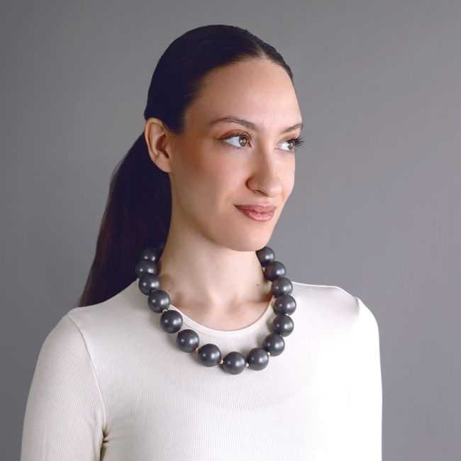 SHORT NECKLACE BEADS BALLS METALLIC FINISH