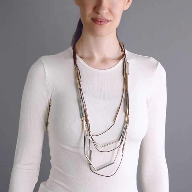 COLLAR LARGO MUTLI TIRAS TUBOS METAL