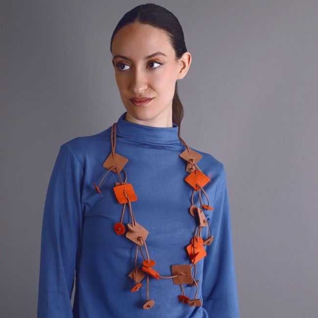 LONG FRINGED FOAMY NECKLACE