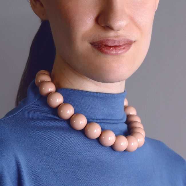 SHORT NECKLACE RESIN BEADS 20MM