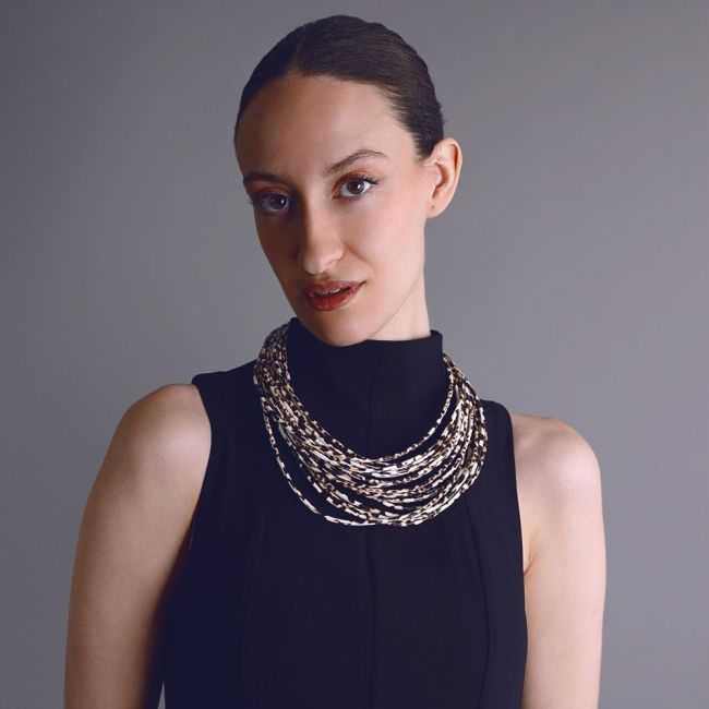 PRINTED MULTI-STRAP SHORT NECKLACE
