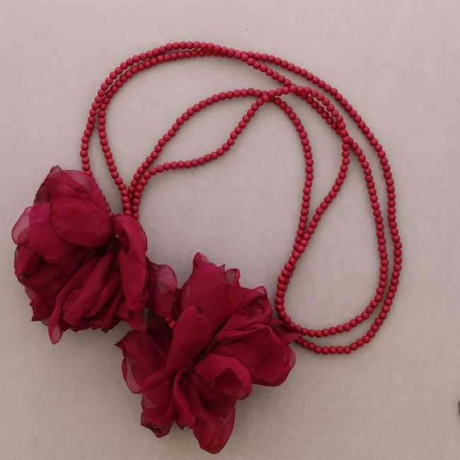 COLLAR LARGO MULTIFUNCIONAL CUENTAS RESINA DOBLE FLOR TELA