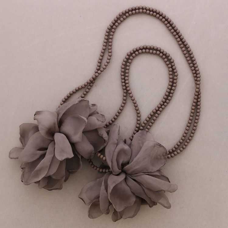 COLLAR LARGO MULTIFUNCIONAL CUENTAS RESINA DOBLE FLOR TELA 2