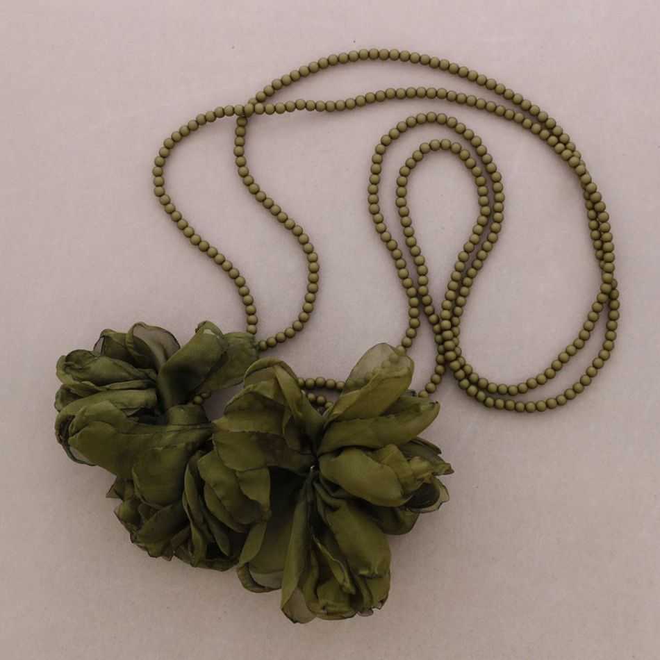 COLLAR LARGO MULTIFUNCIONAL CUENTAS RESINA DOBLE FLOR TELA