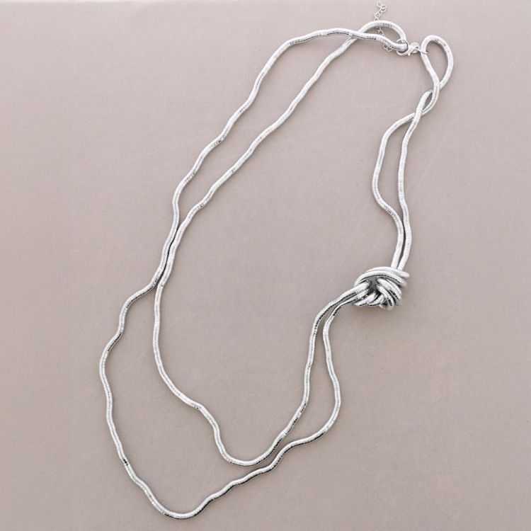 FLEXIBLE METAL LONG DOUBLE-KNOT NECKLACE