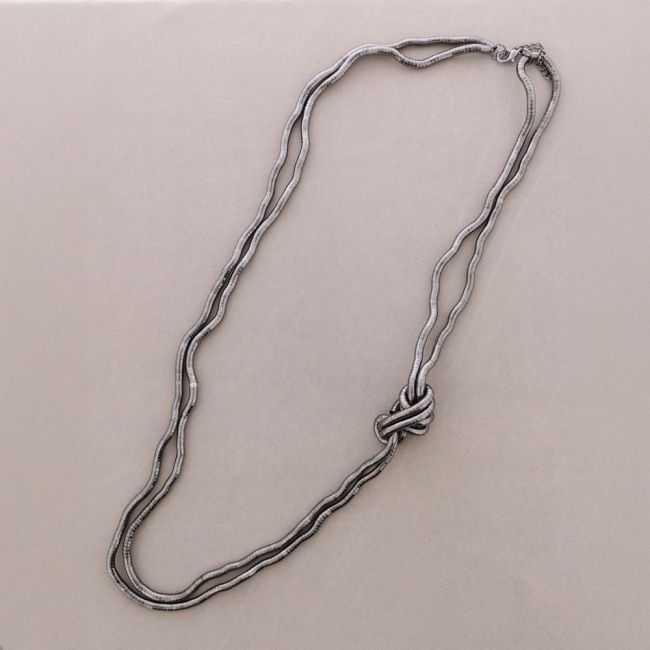 FLEXIBLE METAL LONG DOUBLE-KNOT NECKLACE