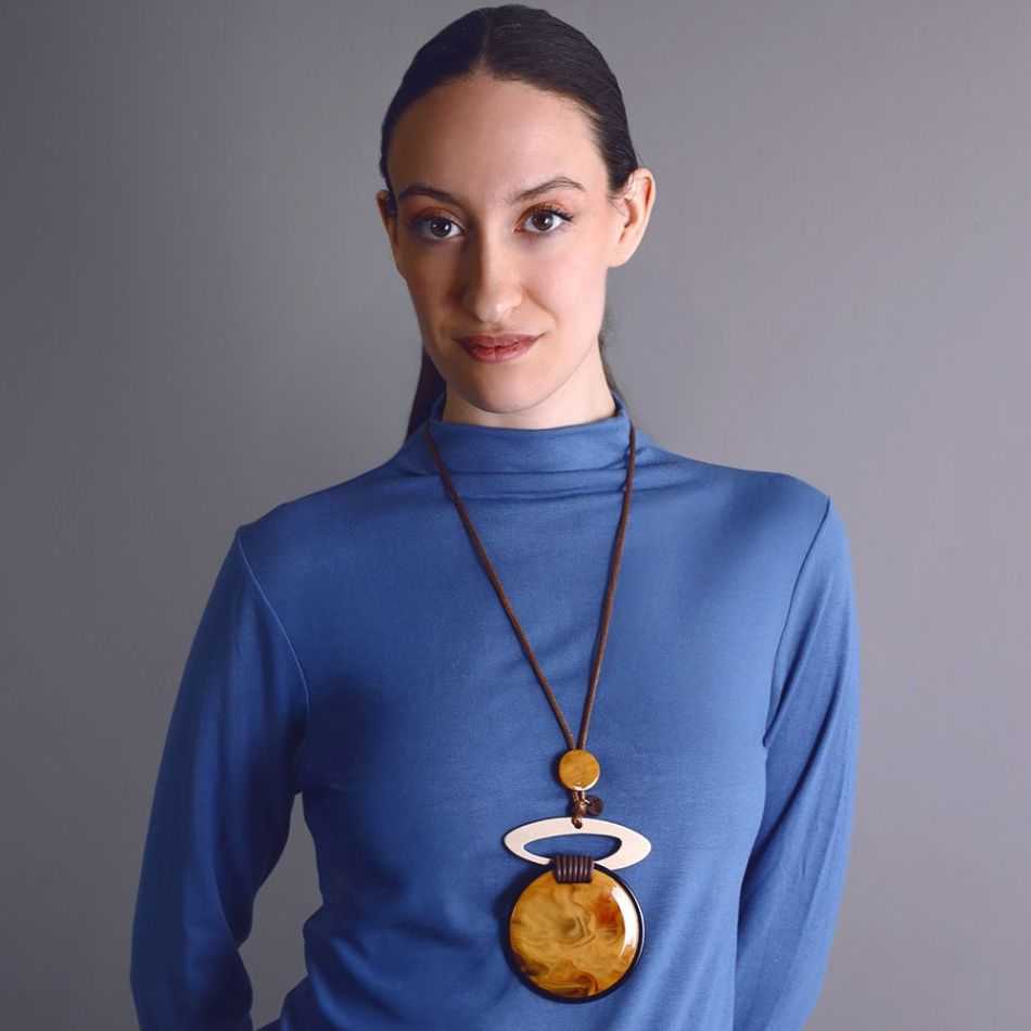 COLLAR LARGO COLGANTE GEOMÉTRICAS RESINA