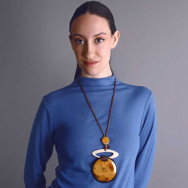 COLLAR LARGO COLGANTE GEOMÉTRICAS RESINA