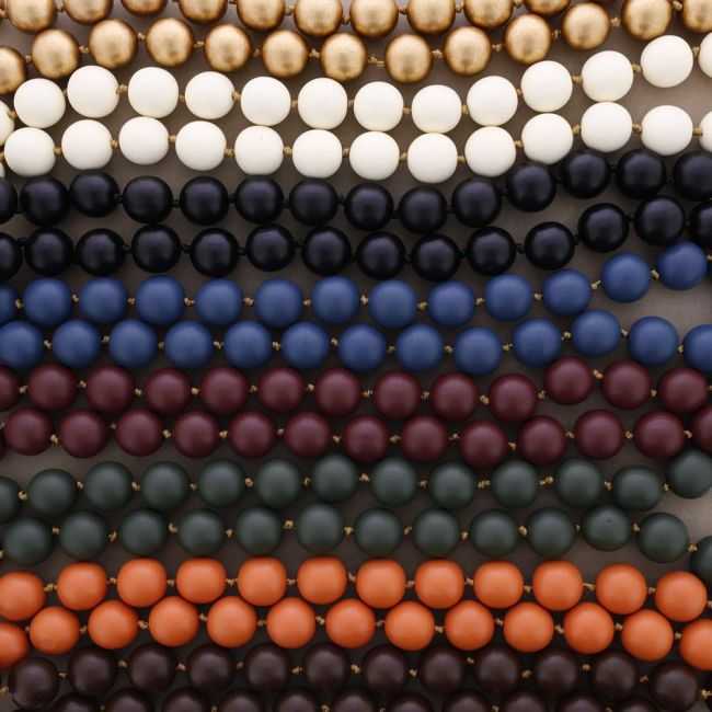 LONG WOODEN BEAD NECKLACE