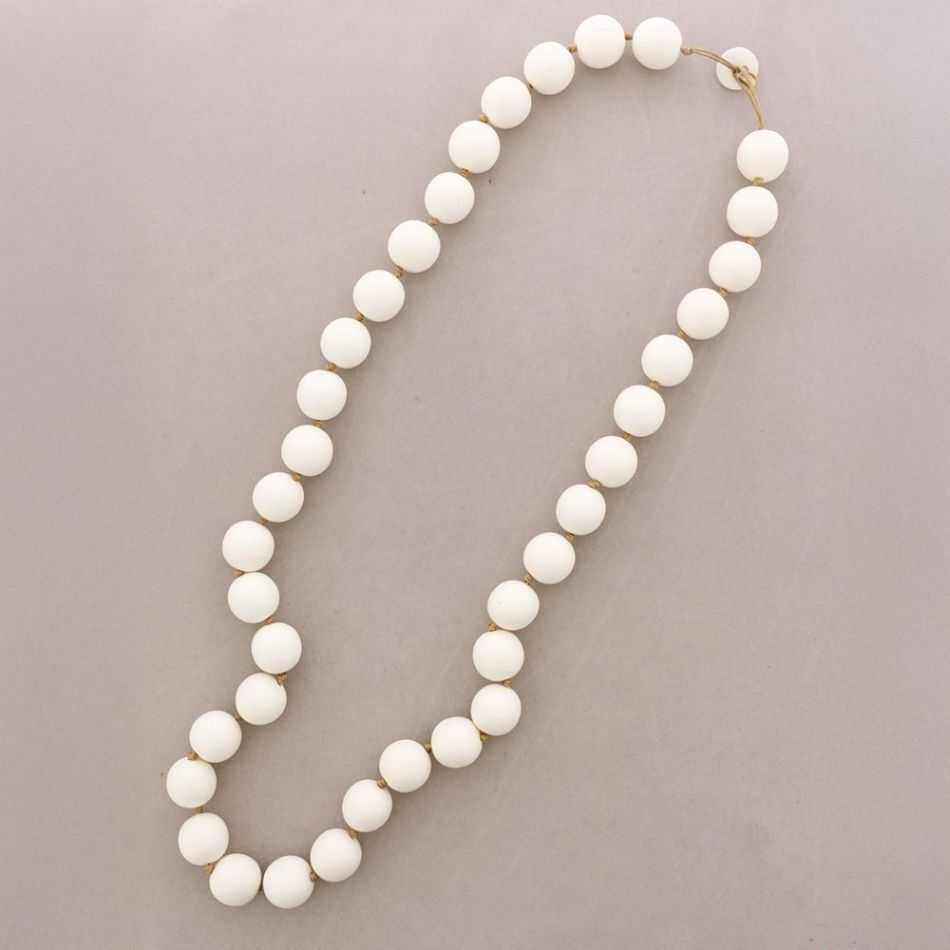 LONG WOODEN BEAD NECKLACE