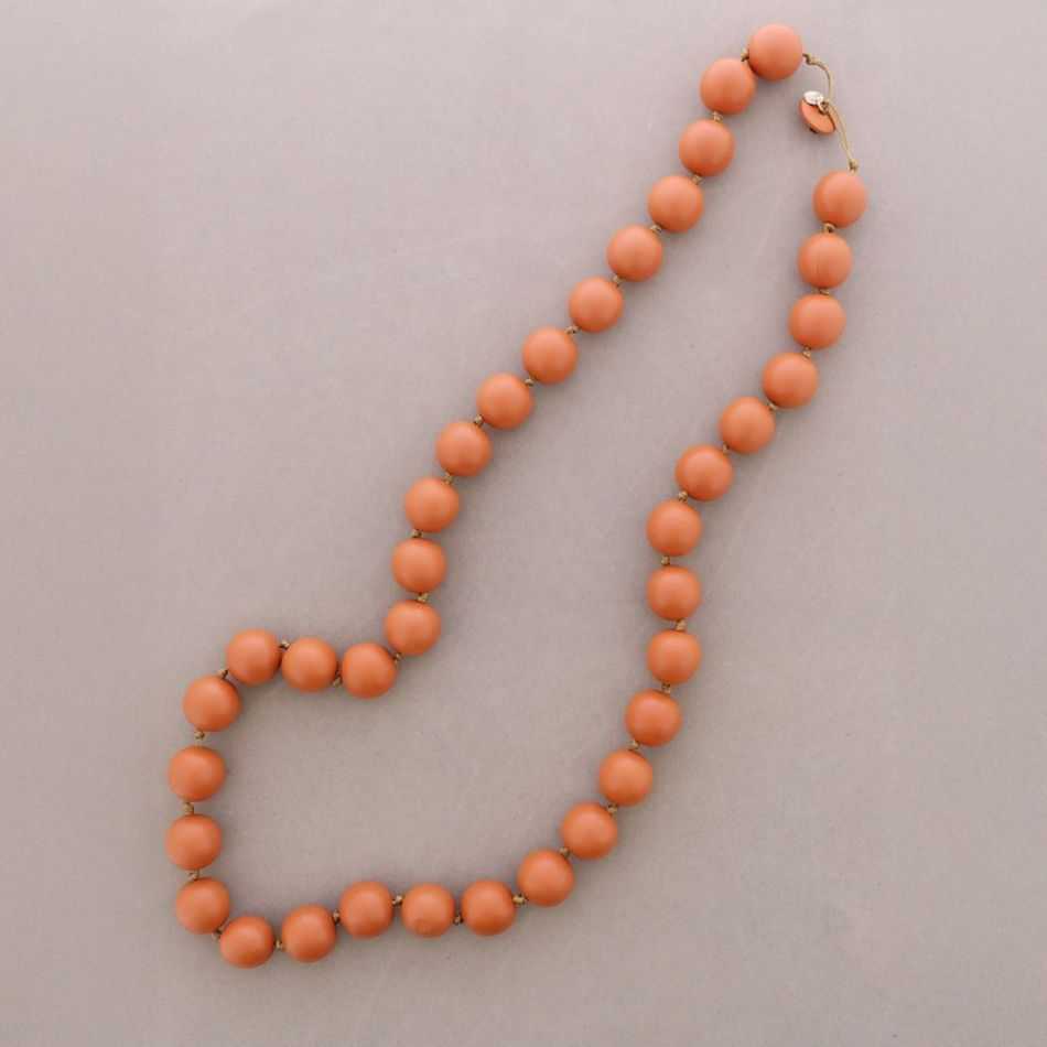 LONG WOODEN BEAD NECKLACE