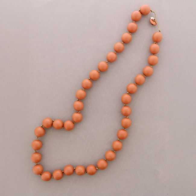 LONG WOODEN BEAD NECKLACE