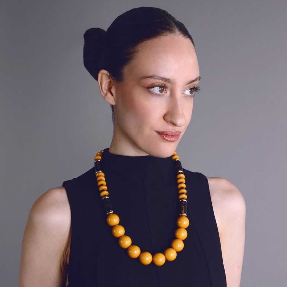 COLLAR LARGO CUENTAS RESINA