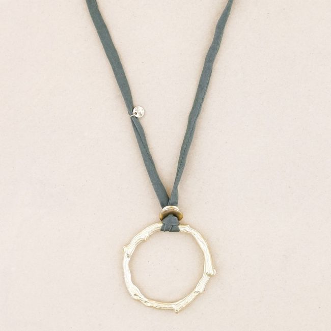COLLAR LARGO COLGANTE ANILLA METAL