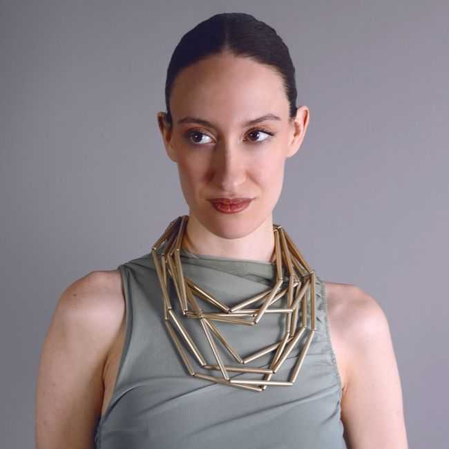 MULTI-BEAD CHOKER WITH METAL FINISH TUBES