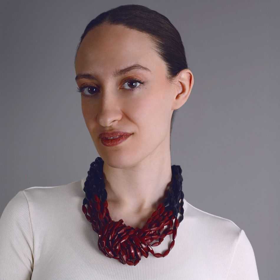 CHOKER WITH KNOT AND RESIN BEADS