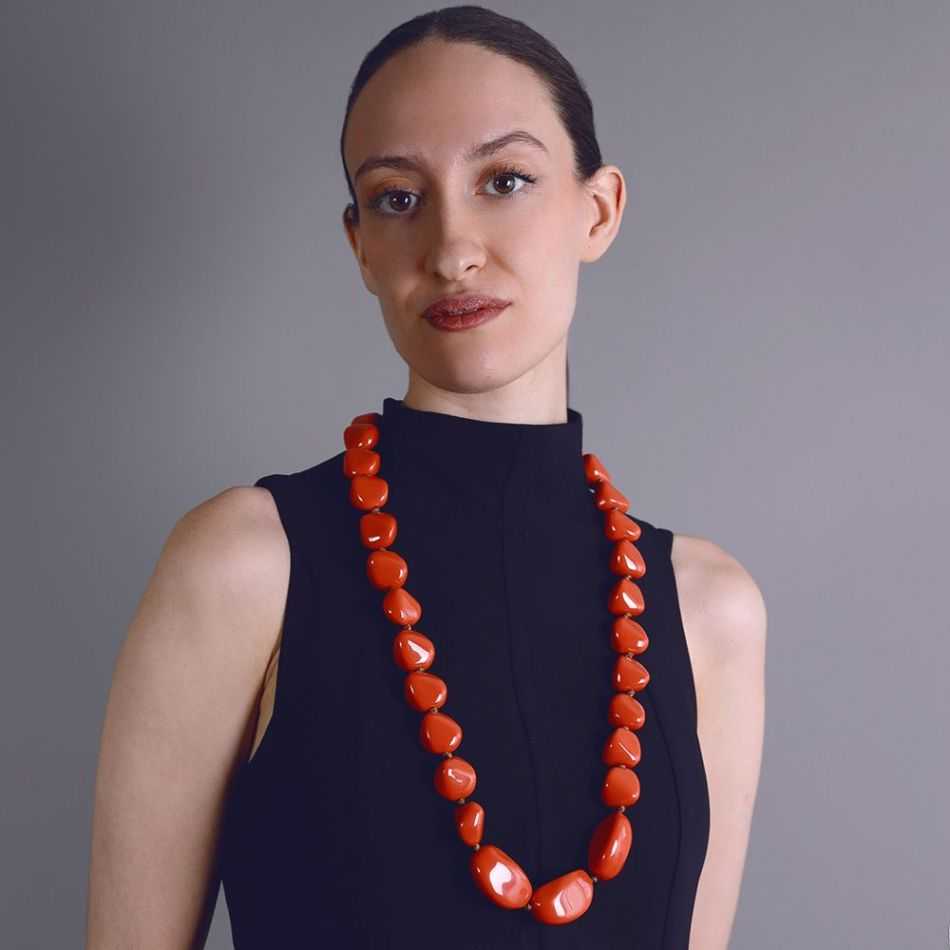 COLLAR LARGO CUENTAS IRREGULARES RESINA