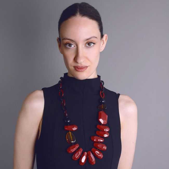 LONG NECKLACE WITH LINKS AND RESIN BEADS