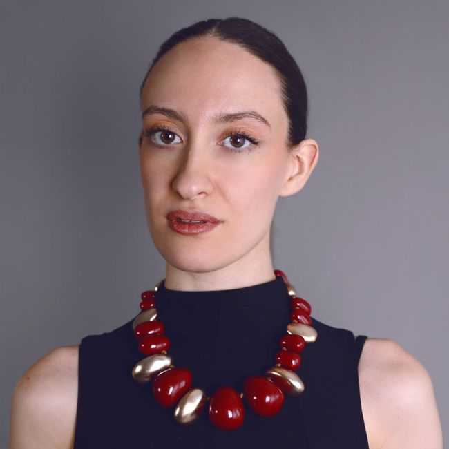 CHOKER WITH IRREGULAR BEADS AND RESIN
