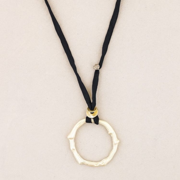 LONG NECKLACE WITH METAL RING PENDANT 2