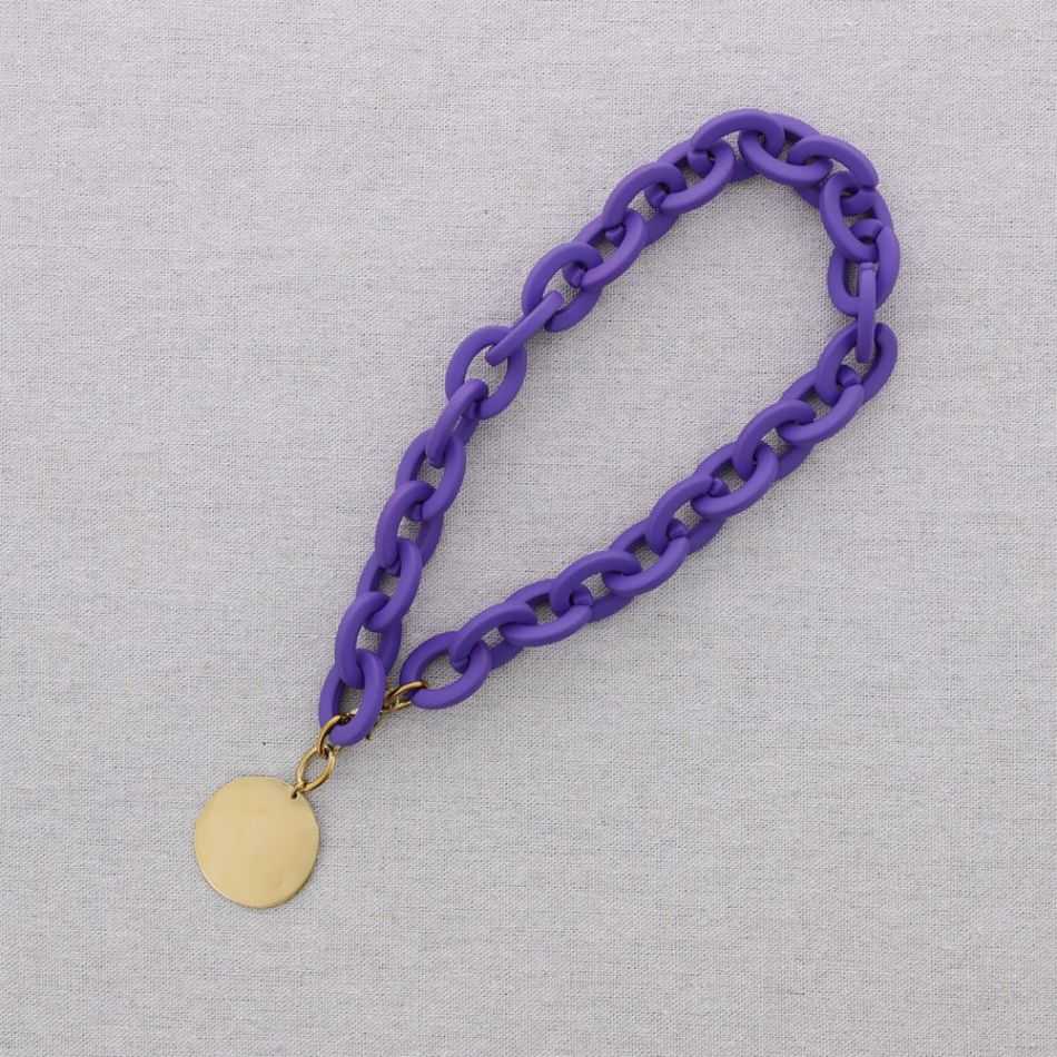 STEEL SHORT NECKLACE WITH RESIN LINKS PENDANT MEDAL