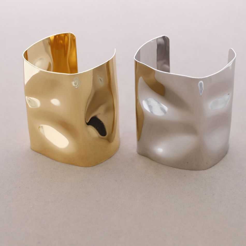 ADJUSTABLE METAL BRACELET