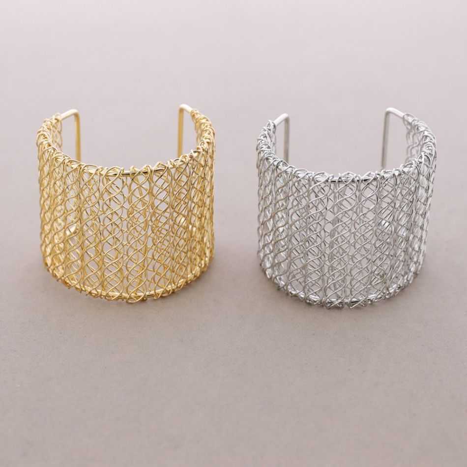 ADJUSTABLE METAL WIRE BRACELET
