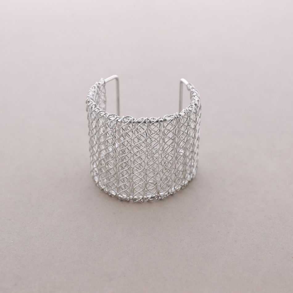 ADJUSTABLE METAL WIRE BRACELET