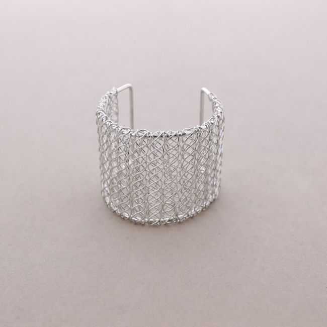 ADJUSTABLE METAL WIRE BRACELET