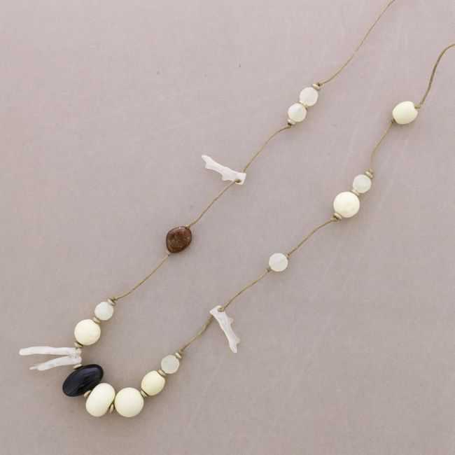 COLLAR LARGO CUENTAS RESINA CORAL