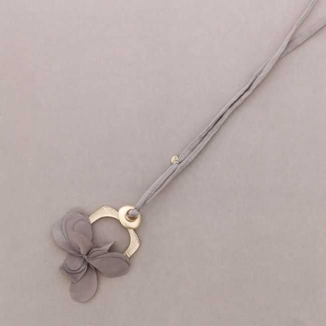 COLLAR LARGO COLGANTE METAL FLOR TELA